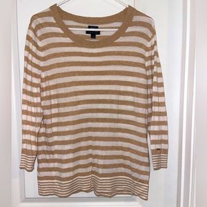 Sweater casual slightly used size medium. Good condition